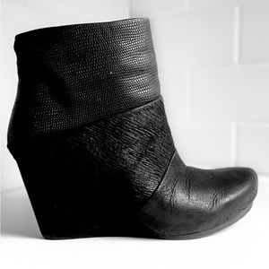 OTBT Dharma wedge bootie